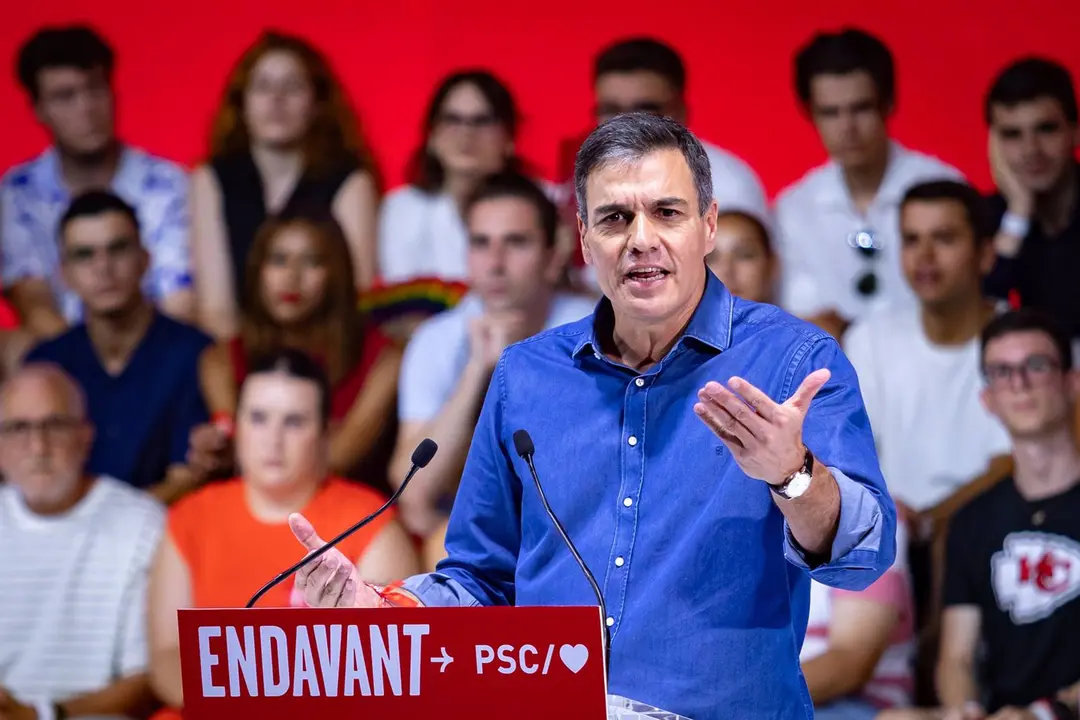 16/07/2023 El presidente del Gobierno de Espa&ntilde;a y secretario general del PSOE, Pedro S&aacute;nchez, interviene en un mitin electoral, en el Palacio de Congresos, a 16 de julio de 2023, en Barcelona, Catalunya (Espa&ntilde;a). Este mitin electoral del PSOE se enmarca dentro de la campa&ntilde;a electoral que est&aacute; llevando al presidente del Gobierno a visitar varias ciudades espa&ntilde;olas de cara a las elecciones generales del pr&oacute;ximo 23 de julio.
POLITICA 
Kike Rinc&oacute;n - Europa Press