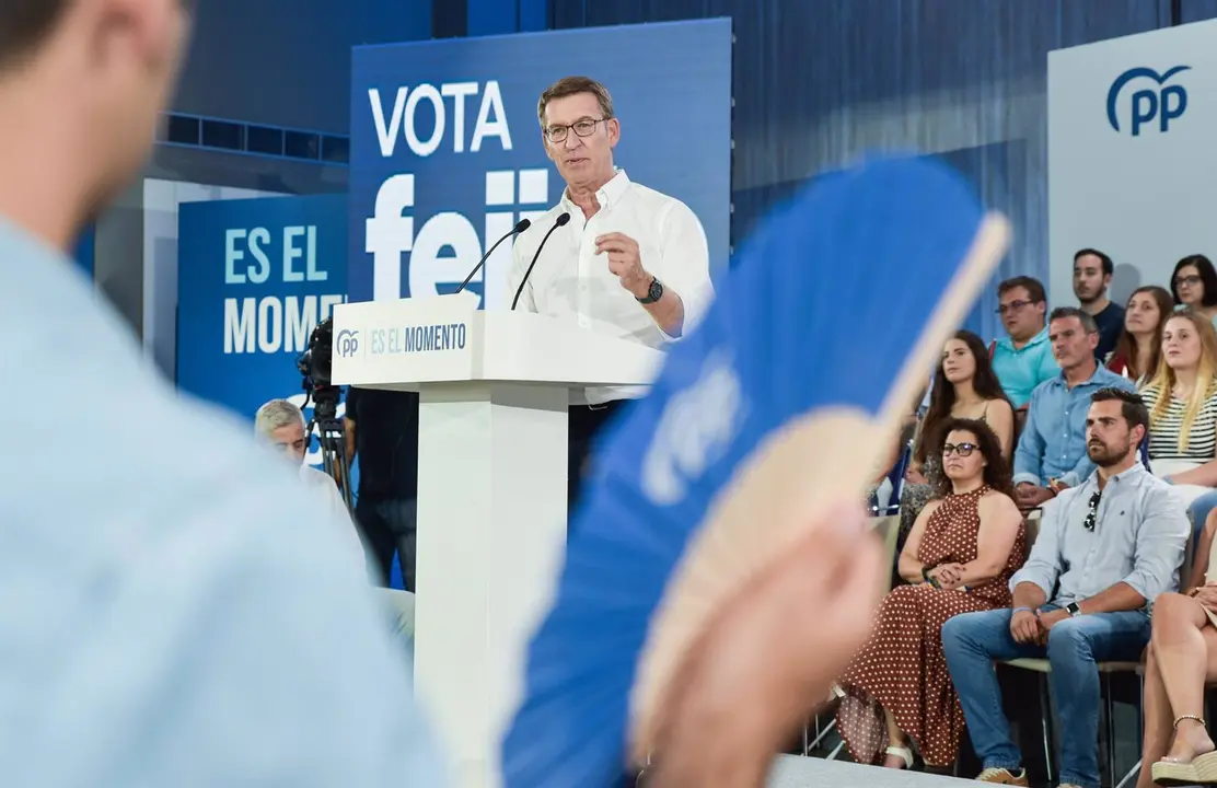 16/07/2023 El l&iacute;der nacional del Partido Popular y candidato a la presidencia del Gobierno, Alberto N&uacute;&ntilde;ez Feij&oacute;o, interviene durante un mitin electoral de cara al 23J, en el Hotel Guadalajara &amp; Conference Center Affiliated by Meli&aacute;, a 16 de julio de 2023, en Guadalajara, Castilla-La Mancha (Espa&ntilde;a). Feij&oacute;o ha participado hoy en un acto p&uacute;blico junto al presidente de la formaci&oacute;n en Castilla-La Mancha, y al n&uacute;mero uno al Congreso de los Diputados por la provincia alcarre&ntilde;a. Este mitin electoral se enmarca dentro de la campa&ntilde;a electoral cara a las elecciones generales del pr&oacute;ximo 23 de julio.
POLITICA 
Rafael Mart&iacute;n - Europa Press