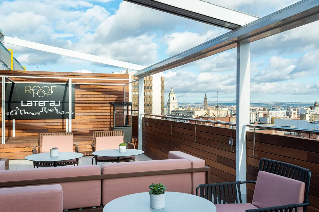 La terraza del Meli&aacute; es una estupenda opci&oacute;n para disfrutar del verano / Lateral RoofTop 
