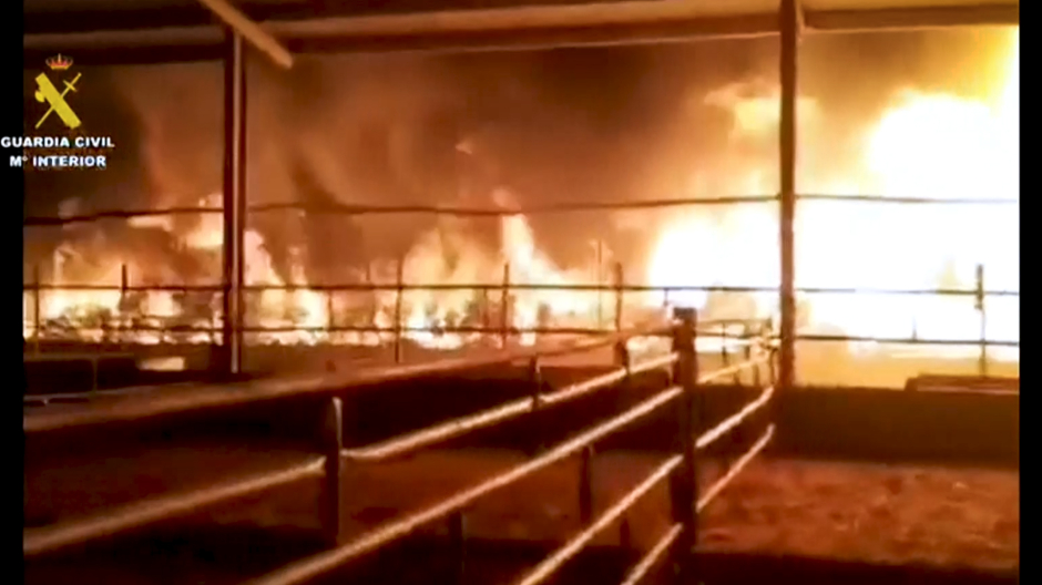 Una granja incendiada / Archivo / HOY ARAG&Oacute;N