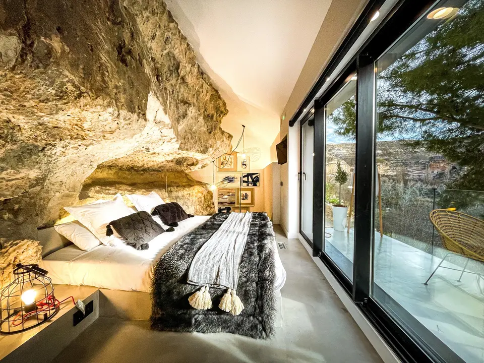 Las habitaciones del resort se sit&uacute;an entre rocas / Xuq 