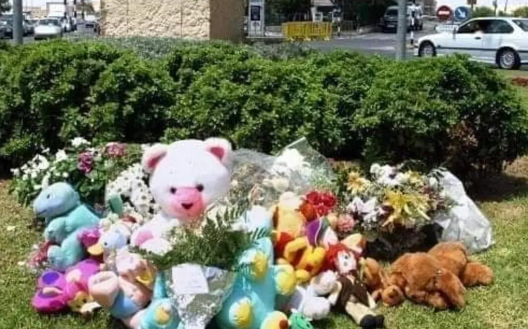 Imagen del recuerdos del &uacute;ltimo homenaje a Silvia en la plaza de Santa Pola que lleva su nombre / MASQUEGUARDIACIVIL