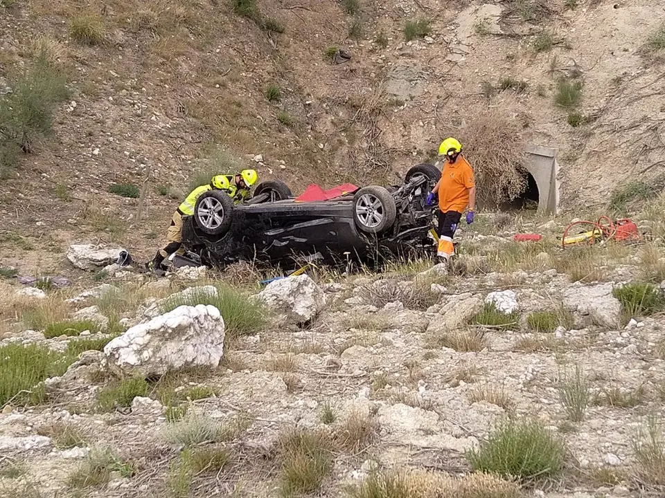 El Cuerpo de Bomberos de Zaragoza interviene en un accidente con un herido grave y otro leve, en la Z-40 / AZ