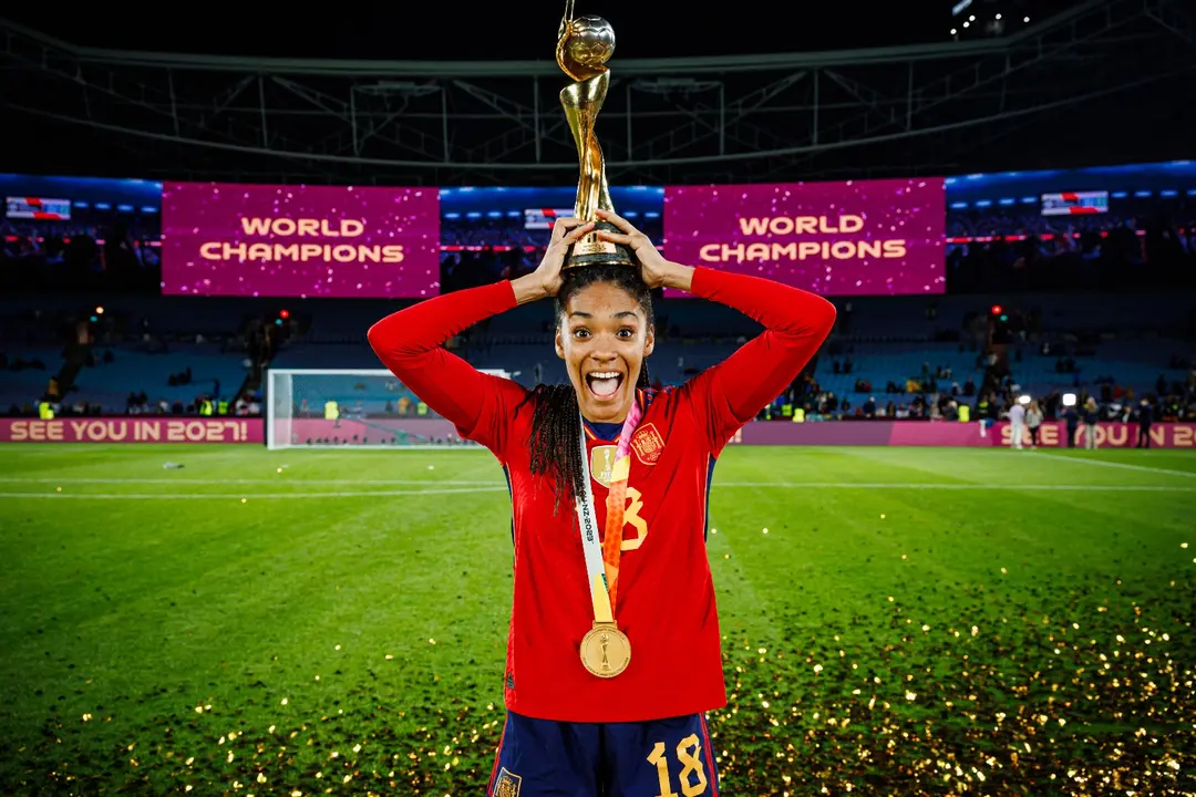 Salma Paralluelo con la copa / RFEF