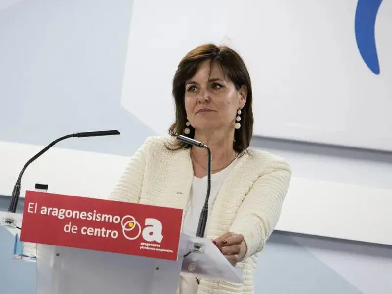 La l&iacute;der de 'Aragoneses' y ex dirigente del PAR, Elena Allu&eacute;, durante un acto de campa&ntilde;a con el PP, donde es diputada como independiente pero en las listas dicha formaci&oacute;n / Cedida