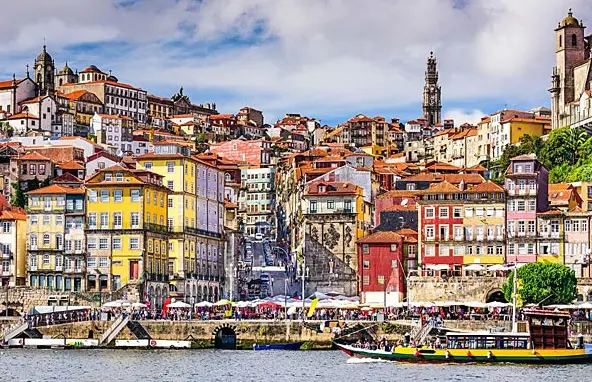 La hermosa ciudad de Oporto, coneCtada con vuelo directo desde Zaragoza / HA