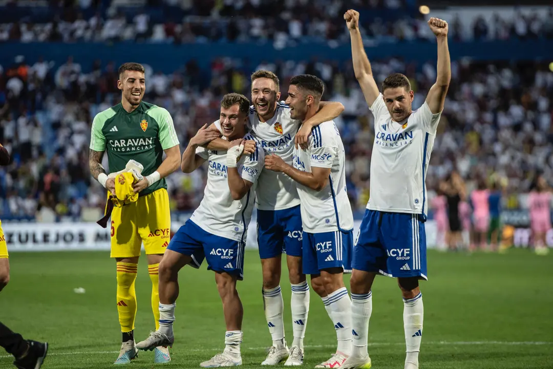 El Real Zaragoza en La Romareda / MARCOS CEBRI&Aacute;N