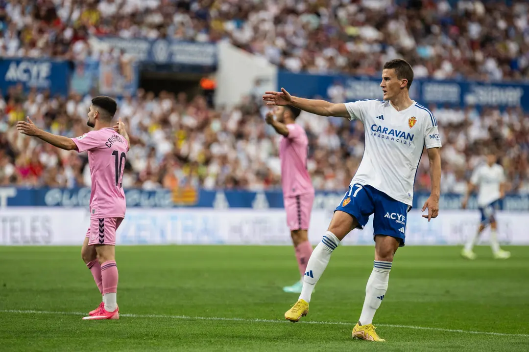 Nieto con el Real Zaragoza / MARCOS CEBRI&Aacute;N