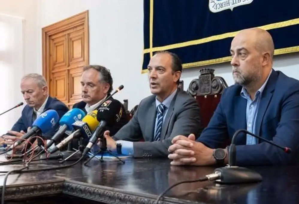 Rueda de prensa para informar del brote de gastroenteritis en Tarazona / Fabi&aacute;n Sim&oacute;n / DGA