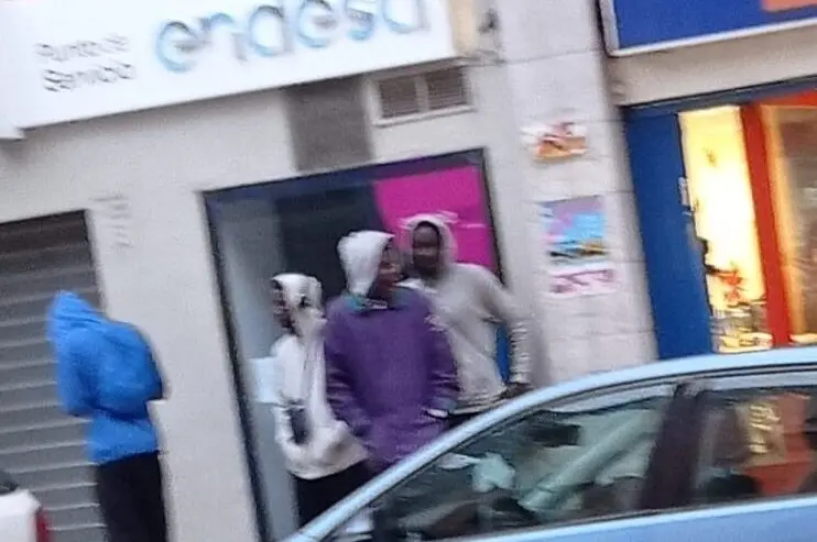 Imagen de varios de los migrantes subsaharianos que llegaron el pasado 19 de octubre a Sabi&ntilde;&aacute;nigo / Cedida 