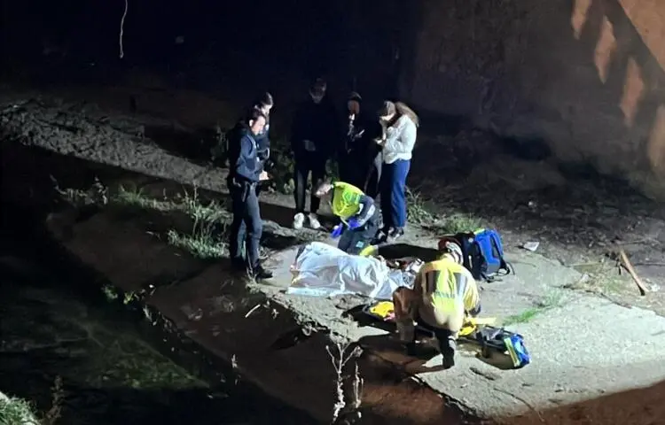 Imagen de la polic&iacute;a de Tarazona y los sanitarios en el lugar de los hechos / Redes Sociales 2H.A.