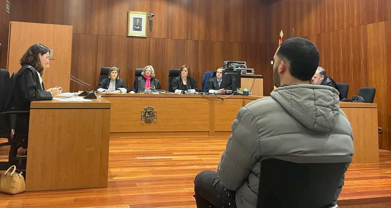 Imagen del acusado declarando ante la jueza esta ma&ntilde;ana en la Audiencia Provincial de Zaragoza / H.A.