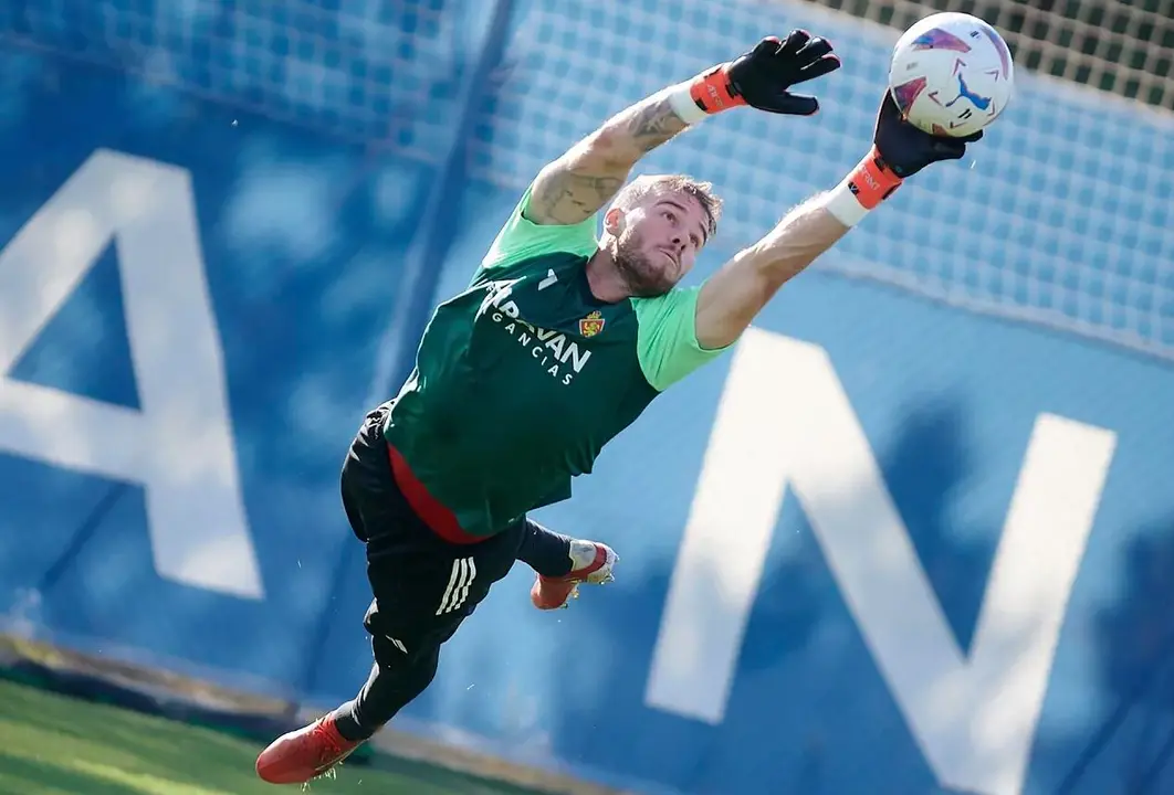 Poussin en un entrenamiento / REAL ZARAGOZA