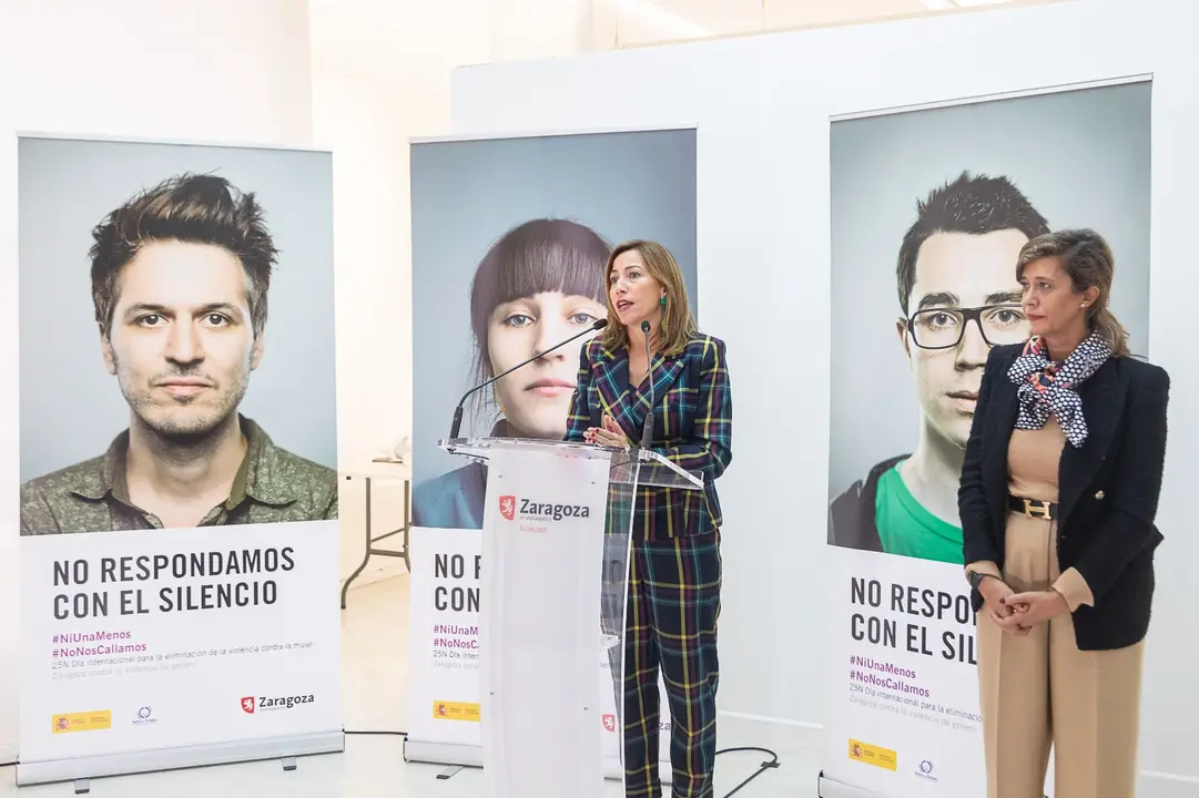 La alcaldesa de Zaragoza, Natalia Chueca, y la consejera municipal de Pol&iacute;ticas Sociales y concejal delegada de Igualdad en el Ayuntamiento, Marian Or&oacute;s, en la Casa de la Mujer. / Daniel Marcos