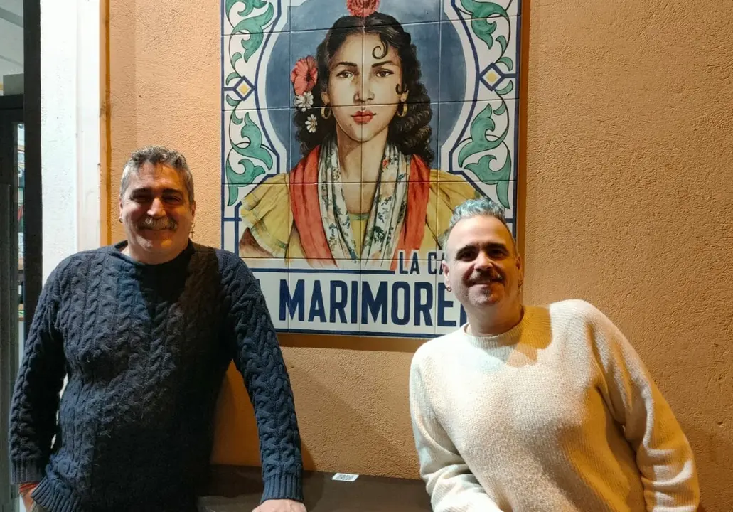 Arturo y V&iacute;ctor, en la puerta de La Casa de la Marimorena / HA