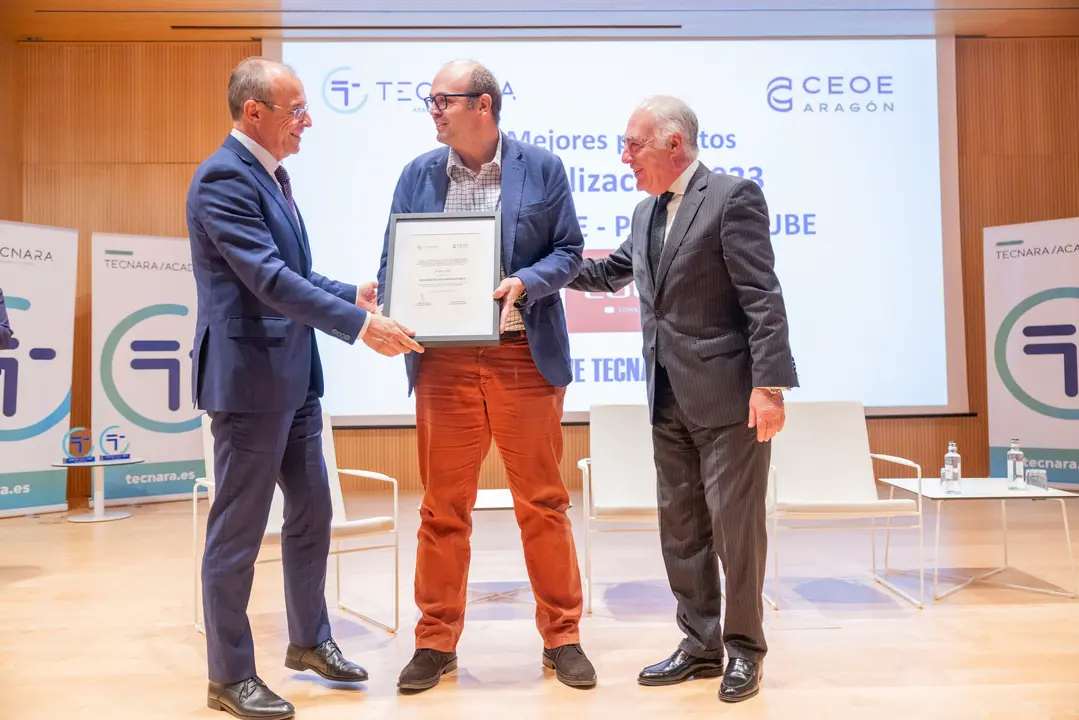 Momento de la entrega del premio a Grupo Lobe / HA
