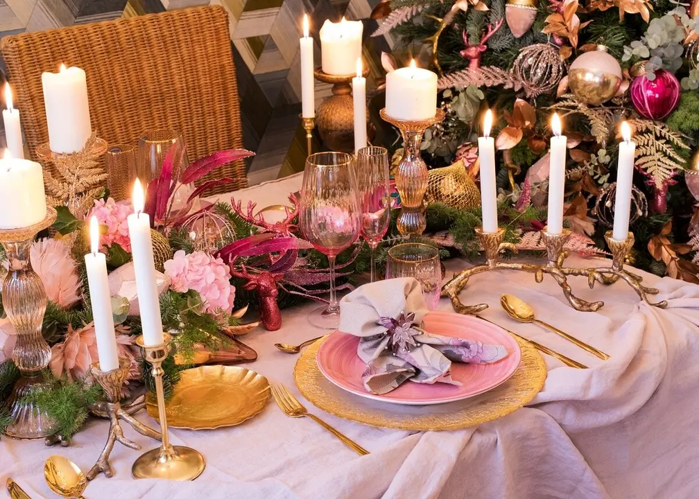 Los elementos naturales y las velas, claves para poner una mesa de Navidad / Bego&ntilde;a Sim&oacute;n