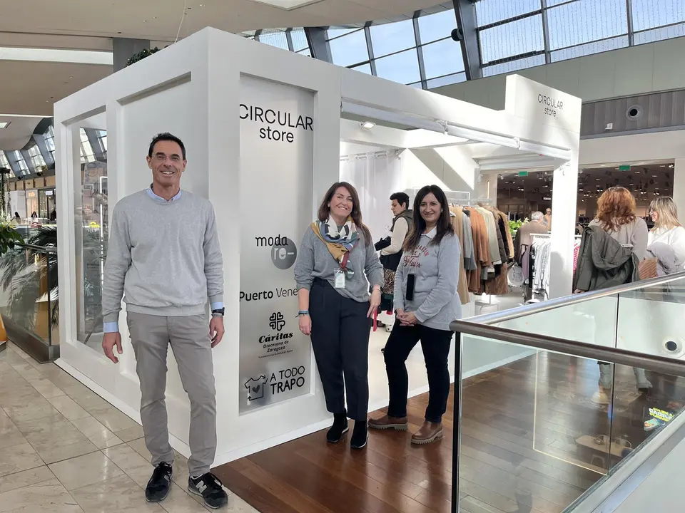 Puerto Venecia y 'A Todo Trapo' abren la primera tienda de ropa de segunda oportunidad / Puerto Venecia