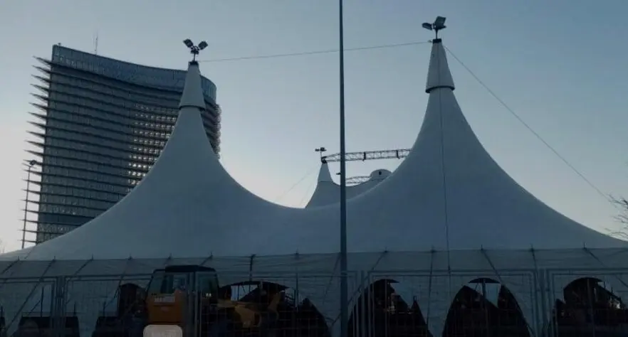 Imagen de las carpas del Circo de los Horrores en el Parque del Agua /Legado Expo