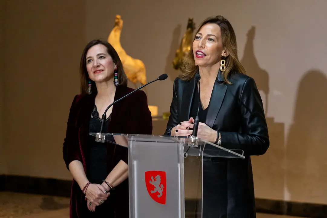 La alcaldesa de Zaragoza, Natalia Chueca junto a la consejera de Cultura, Sara Fern&aacute;ndez /Miguel G. Garc&iacute;a