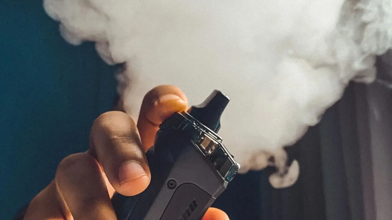 El consejo de ministro proh&iacute;be los cigarrillos electr&oacute;nicos de sabores