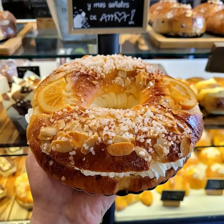 Los roscones de San Valero comienzan a verse ya en las pasteler&iacute;as / Le Petit Croissant 