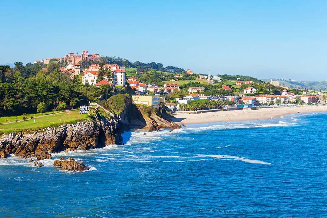 Comillas ha sido reconocido como el pueblo m&aacute;s bonito de Espa&ntilde;a y el que m&aacute;s bares tiene