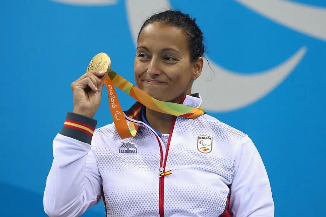 Teresa Perales con una medalla en R&iacute;o / 'X'
