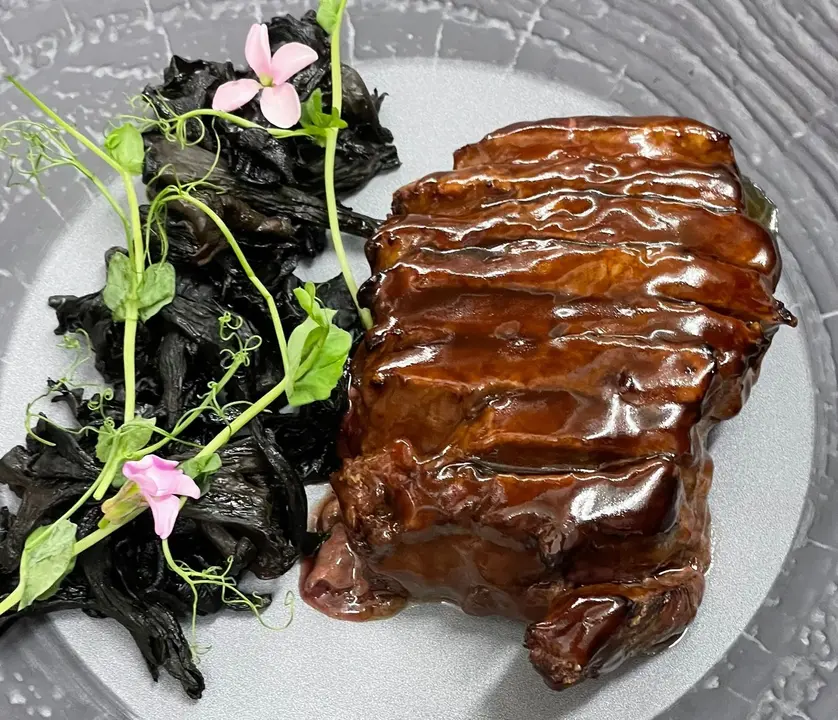 Cada plato ir&aacute; maridado con un vino de Bodega Sommos / HA