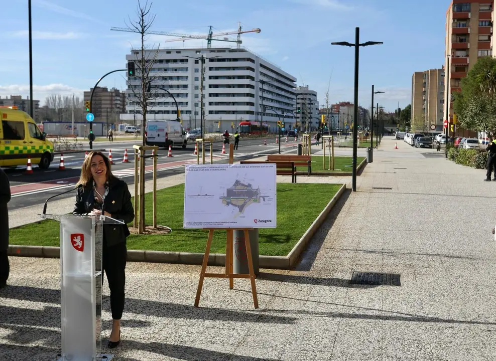 La alcaldesa de Zaragoza, Natalia Chueca, durante la inauguraci&oacute;n / Daniel Marcos
