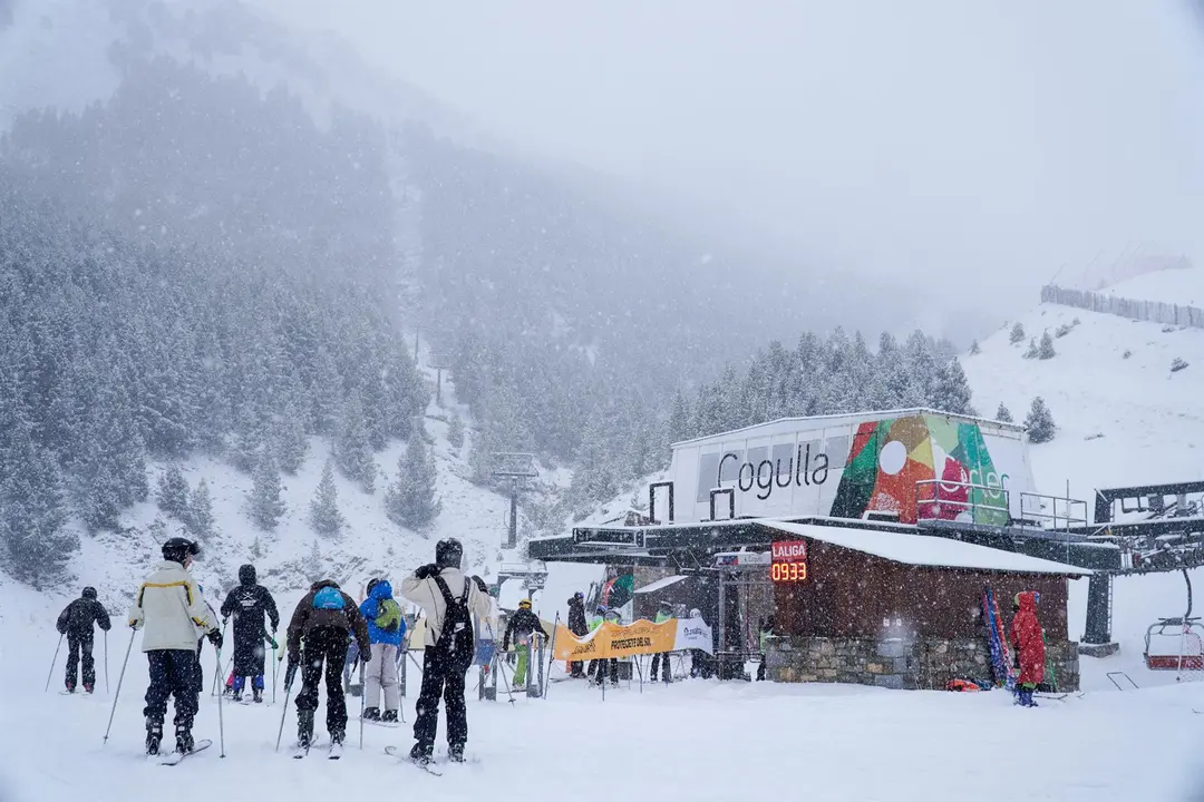 Las &uacute;ltimas nevadas dejan 150 km de pista esquiable en Aram&oacute;n