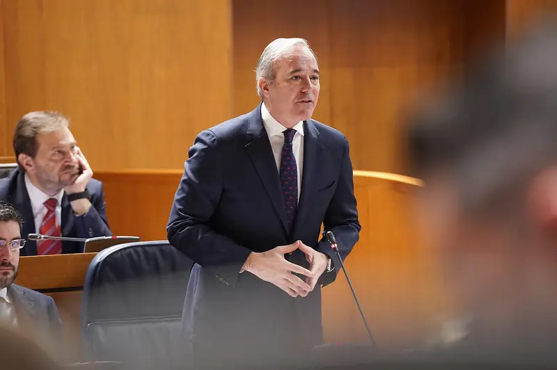 El presidente del Gobierno aragon&eacute;s, Jorge Azc&oacute;n, durante un debate parlamentario en las Cortes / C.A