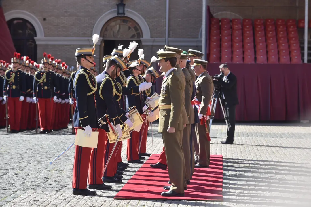Militares reciben condecoraciones.
Ram&oacute;n Comet - EP
