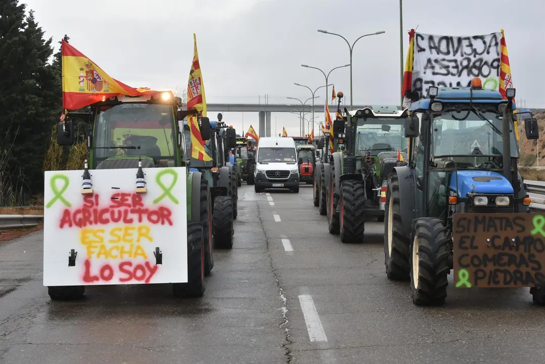 Una jornada anterior de la protesta agr&iacute;cola en la N-330. / Ram&oacute;n Comet - EP