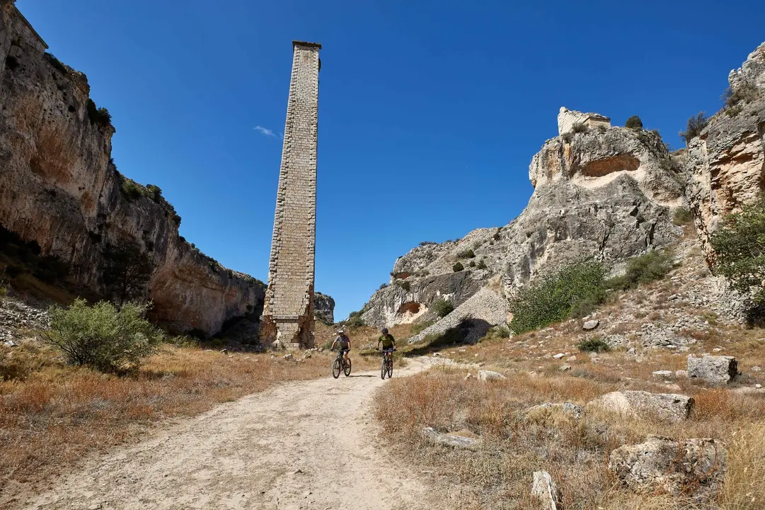Un tramo del recorrido por donde pasar&aacute; la nueva V&iacute;a Verde del Campo de Belchite. / Sim&oacute;n Aranda