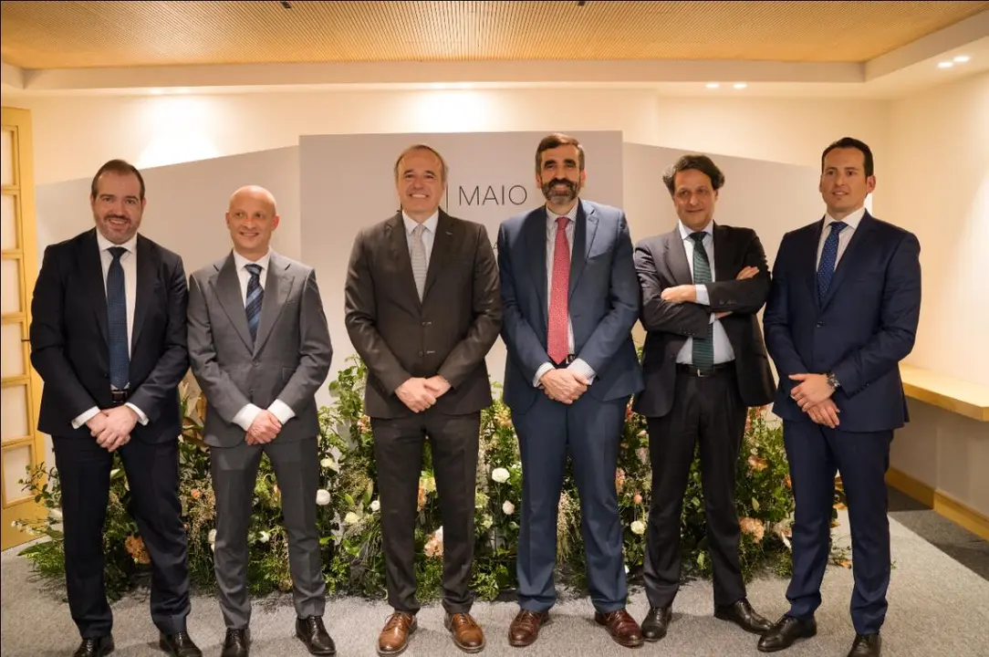 Carlos Garc&iacute;a Gonzalvo (Socio de MAIO), Carlos Gimeno (Consejero de Econom&iacute;a, Transformaci&oacute;n Digital y Transparencia del Ayuntamiento de Zaragoza), Jorge Azc&oacute;n (Presidente de la DGA), Javier Ech&aacute;varri (Socio de MAIO),Oriol Pr&oacute;sper (Socio de MAIO) y Roberto Tambo (Socio de MAIO).