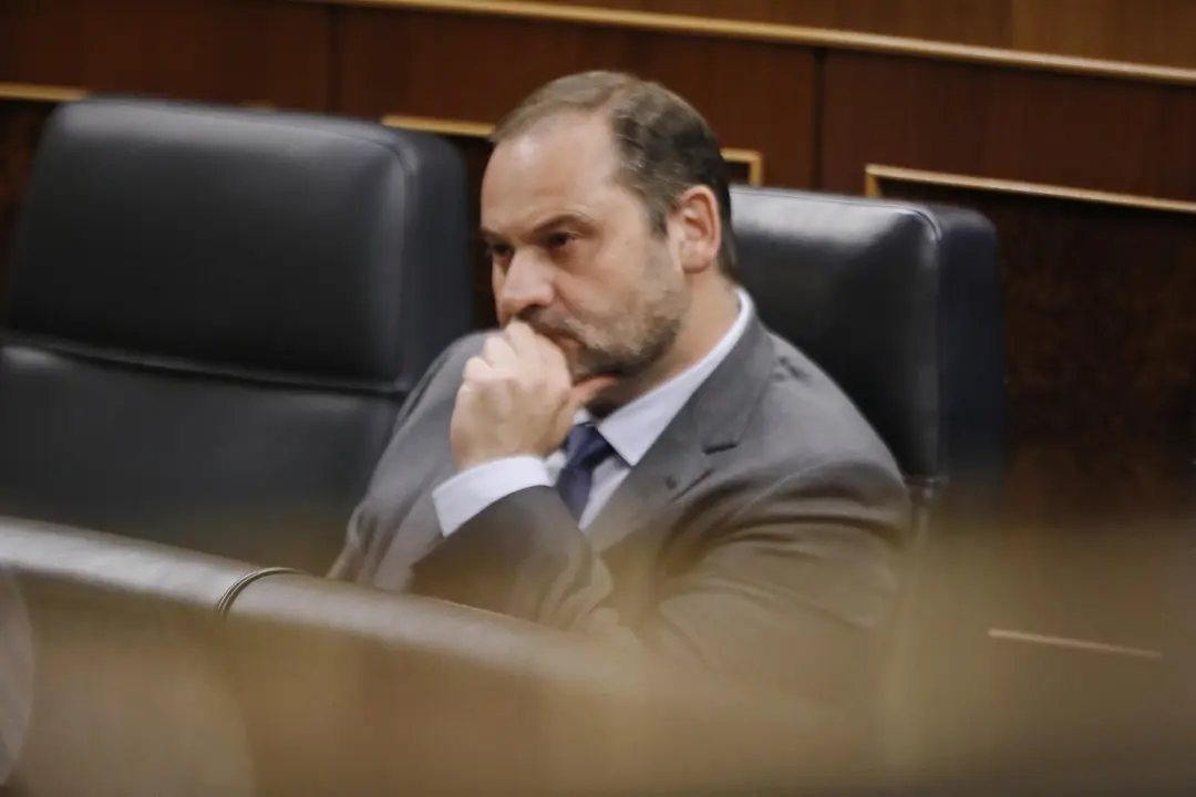 Jos&eacute; Luis  &Aacute;balos sentado en el esca&ntilde;o de ministro en el Congreso de los Diputados / EP