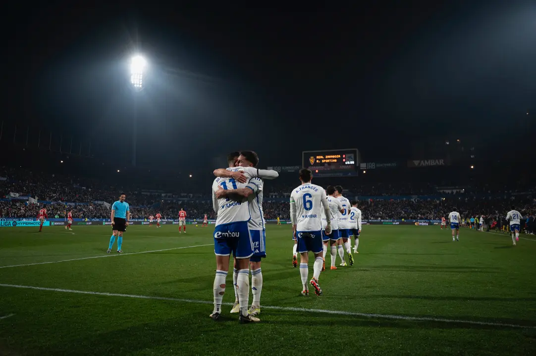 El Real Zaragoza en La Romareda / MARCOS CEBRI&Aacute;N