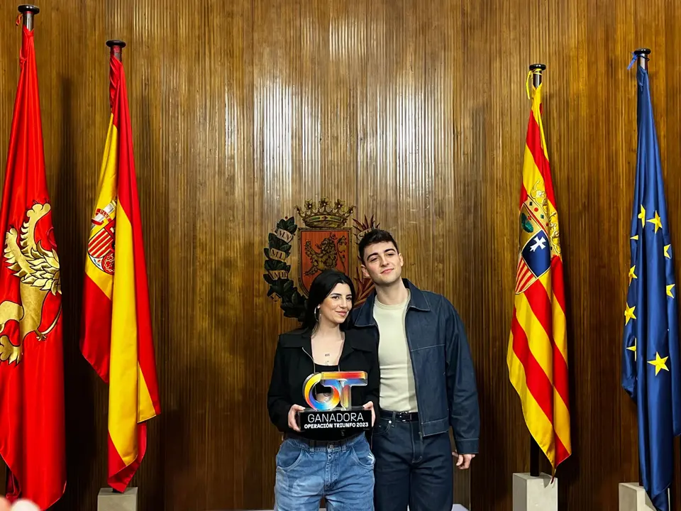 Naiara Moreno, ganadora de la &uacute;ltima edici&oacute;n de Operaci&oacute;n Triunfo, y Juanjo Bona finalista en el Ayuntamiento de Zaragoza / HA