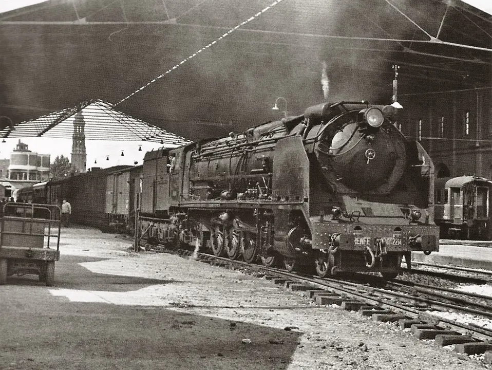 La estaci&oacute;n del Arrabal o del Norte con la Seo al fondo en 1967 / Colecci&oacute;n Cristina Rubio - GAZA