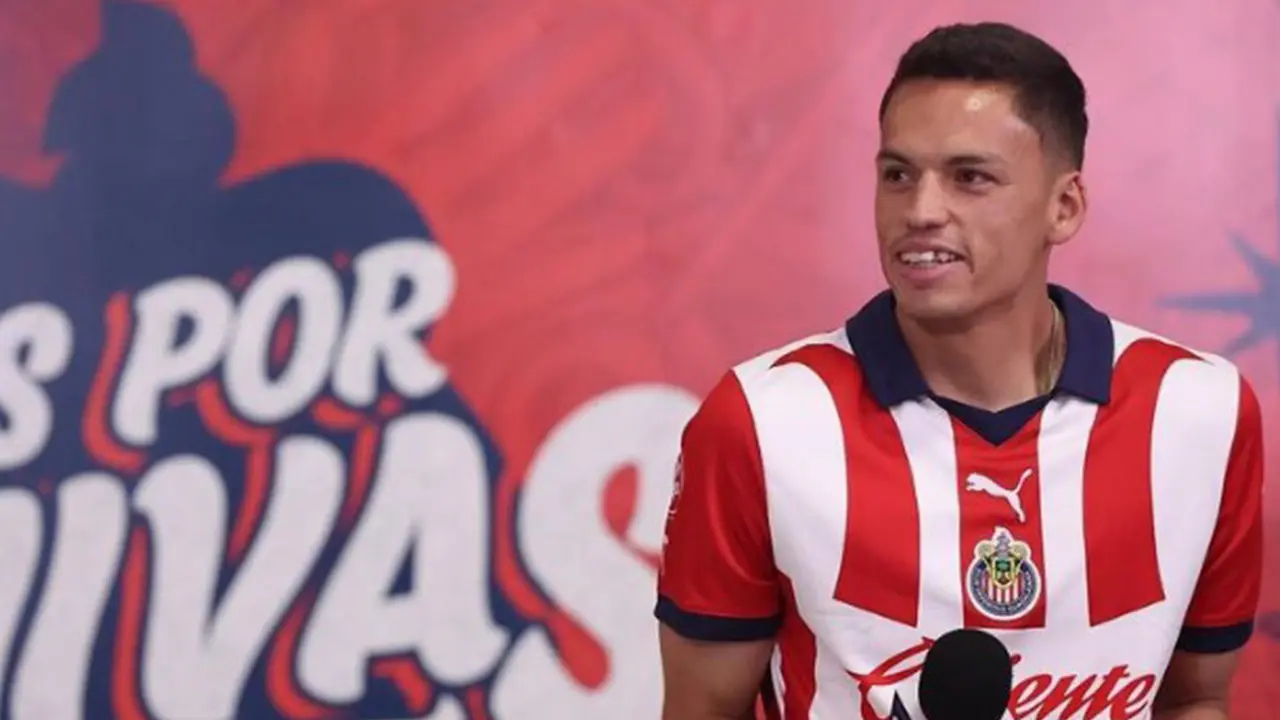 &Oacute;scar Whalley con Chivas / CHIVAS