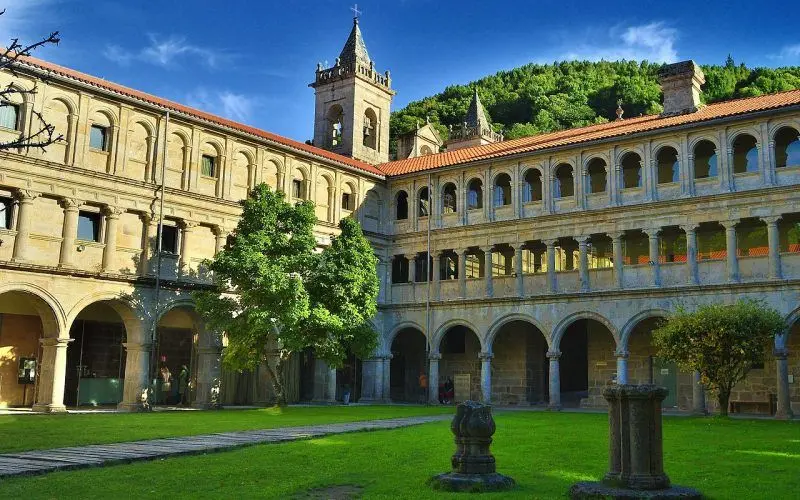 En la actualidad, Espa&ntilde;a cuenta con 98 Paradores, uno de ellos situado fuera de nuestras fronteras, en Portugal.