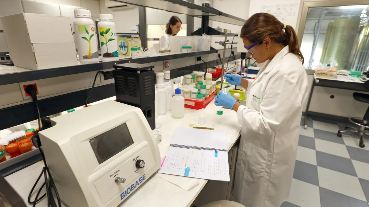 El laboratorio de Agrostok en sus instalaciones de Fraga.