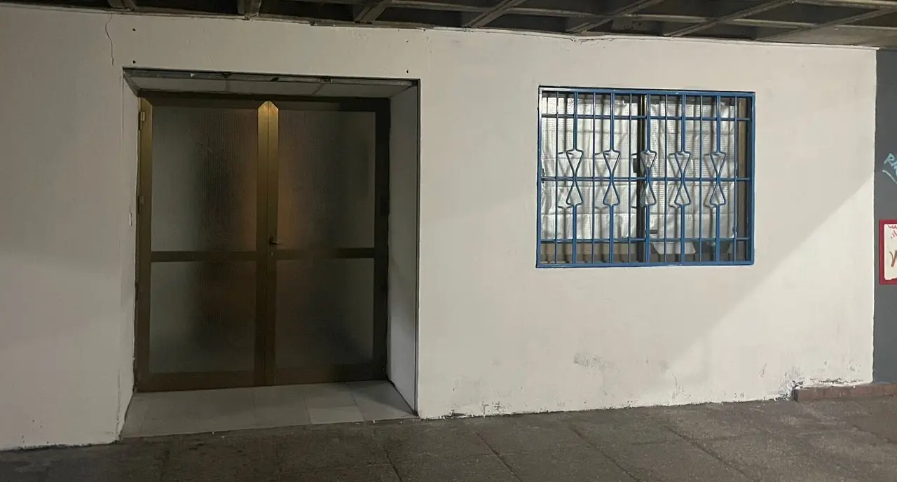 Imagen de la fachada del local de Parque Roma convertido en un hostal ilegal /H.
A.