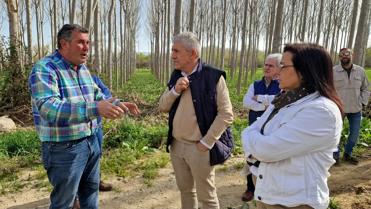 El consejero de Agricultura, Ganader&iacute;a y Alimentaci&oacute;n del Gobierno de Arag&oacute;n, &Aacute;ngel Samper, visita las riberas del Ebro / Gobierno de Arag&oacute;n