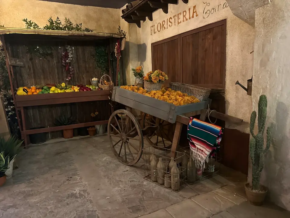 El nuevo restaurante de Grupo Laminero recrea un pueblo mexicano / GL