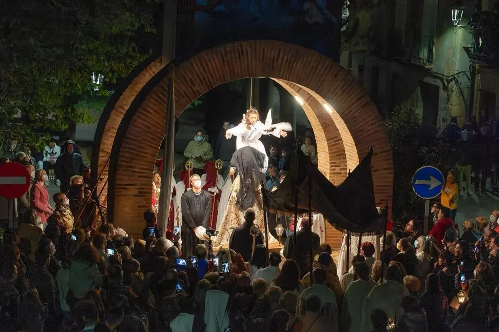 Bajada del &aacute;ngel en la Semana Santa de Ariza. / DPZ