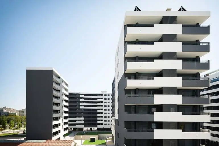 Flumen Plus es el primer edificio VPO certificado Passivhaus Plus / Grupo Lobe