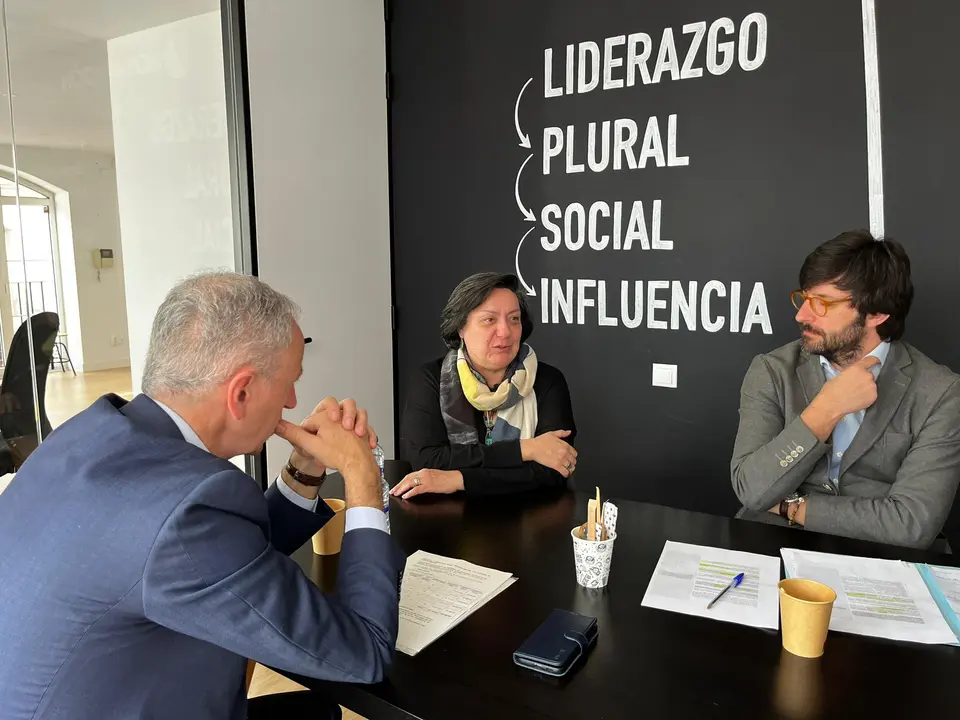 Luis Esta&uacute;n (IAA), Mar&iacute;a Jos&eacute; Acedo (Arpa) y David Bl&aacute;zquez (AWS)