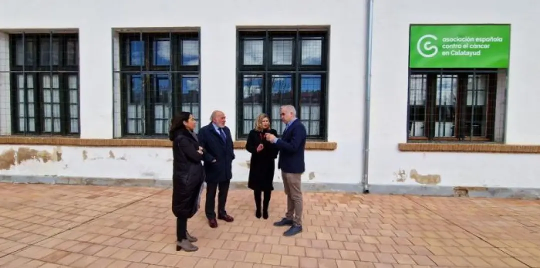 Visita de la consejera de Educaci&oacute;n, Claudia P&eacute;rez Forni&eacute;s, al antiguo colegio Ram&oacute;n y Cajal de Calatayud.